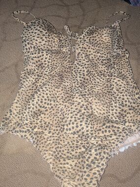 DAVINA  1PC One-Piece Swimsuit in Leopard Print   LADIES LARGE L FLATTERING